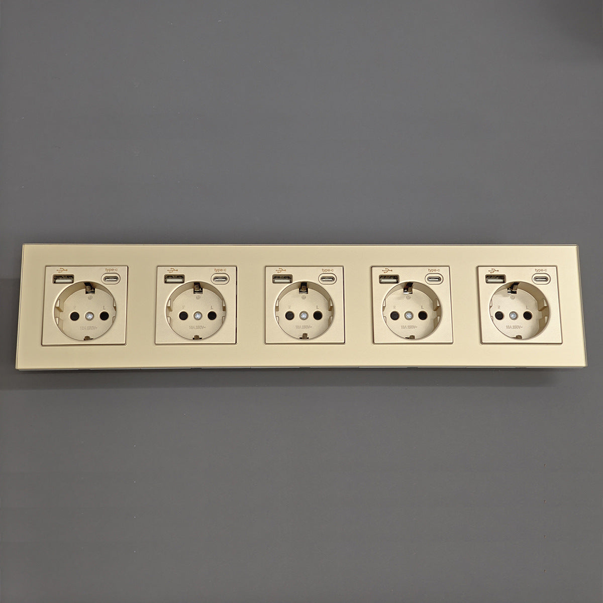 AnjieloSmart European standard wall power socket with USB and Type-C charging ports (German standard).